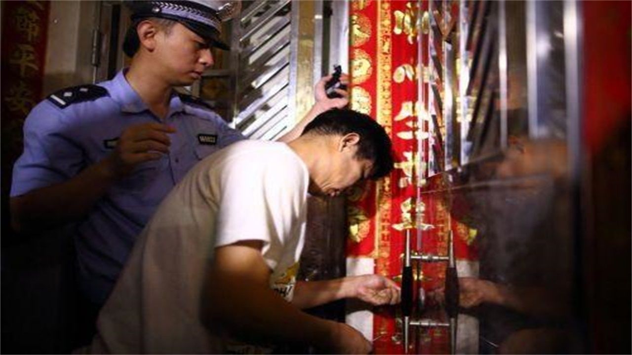 湘西请开锁师傅开了锁后，师傅为什么一般都不进门，就算主人请也不进去？